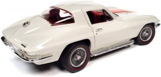 Chevrolet Corvette 427 Coupe 1967 white with red stinger stripe Auto World 1:18